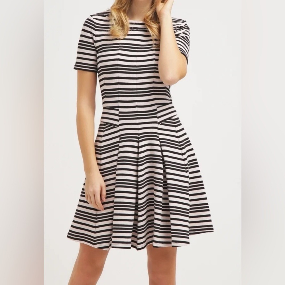 NWT MAX & Co. Striped Jersey Short Sleeve Fit Flare Ribber Dress Black Size‎ M